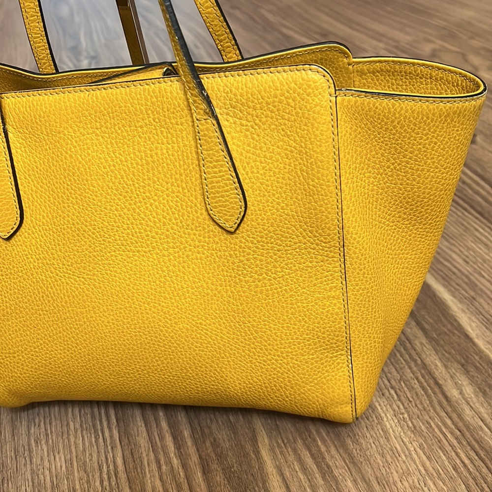 A46- 💯 % authentic Gucci shoulder bag - Picture 8 of 16
